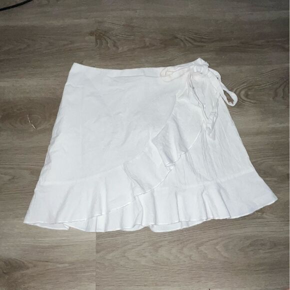 Women's White Ruffle Wrap Skirt - Picture 2 of 9